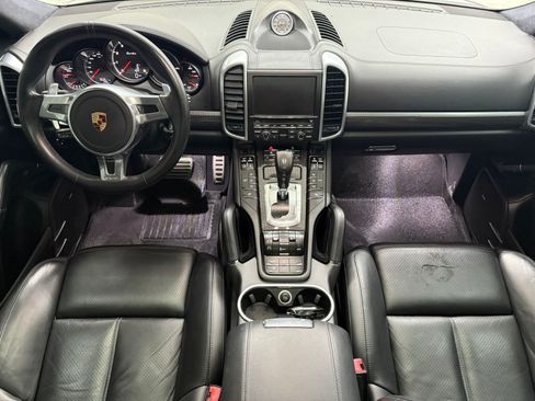 Used 2013 Porsche Cayenne Turbo image 2
