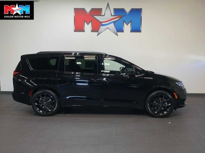 New 2026 Chrysler Pacifica Limited