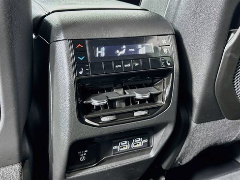 Used 2024 Jeep Grand Cherokee L Limited AWD/4WD image 20