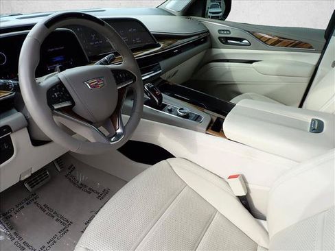 Used 2023 Cadillac Escalade Sport Platinum w/ LPO, ONYX Package AWD/4WD image 17