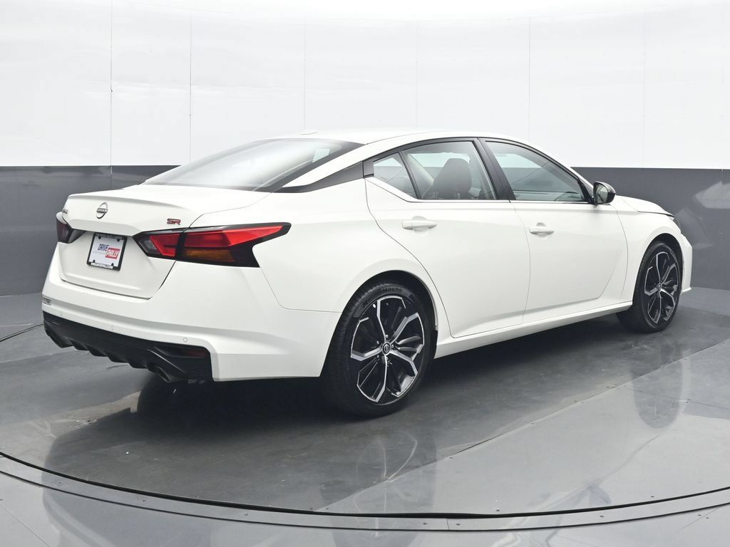 Used 2025 Nissan Altima 2.5 SR FWD image 6