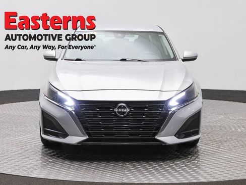 Used 2023 Nissan Altima 2.5 S FWD image 2