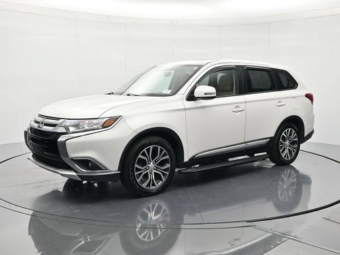 Used 2018 Mitsubishi Outlander SE FWD image 1