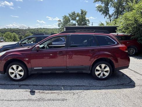 Used 2011 Subaru Outback 3.6R Limited AWD/4WD image 3