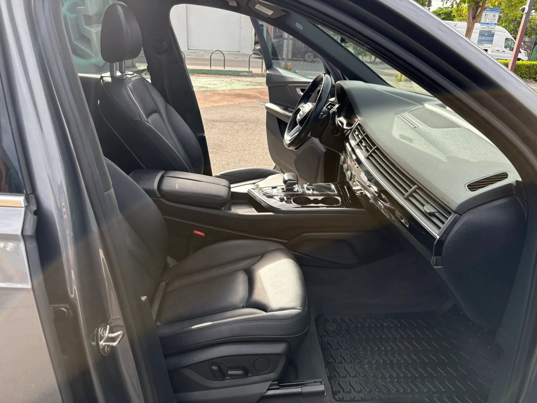 Used 2017 Audi Q7 3.0T Premium Plus w/ Premium Plus Package AWD/4WD image 28