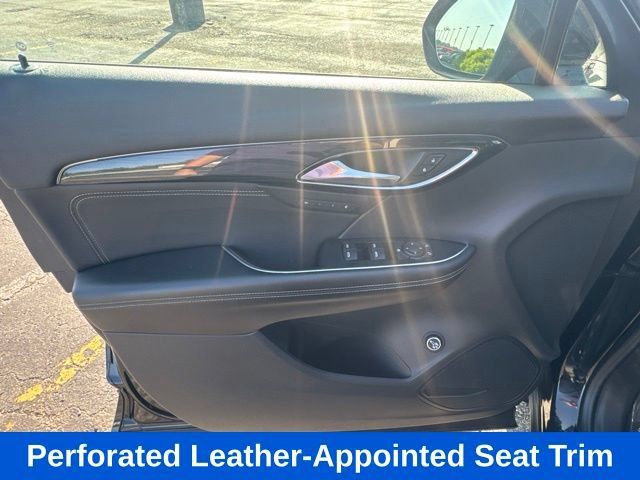 Used 2021 Buick Envision Essence w/ Sport Touring Package FWD image 10
