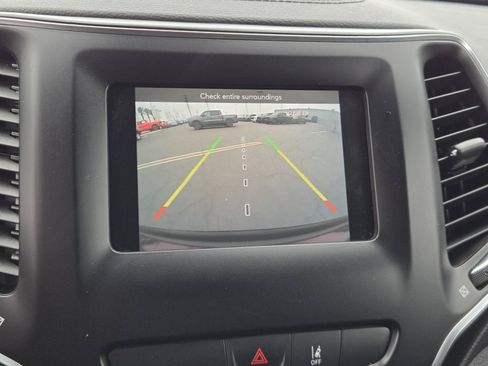 Certified 2021 Jeep Cherokee Latitude FWD image 8