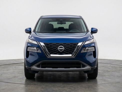 Used 2025 Nissan Rogue SV FWD image 2