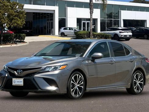 Used 2019 Toyota Camry SE w/ Carpet Mat Package FWD image 7