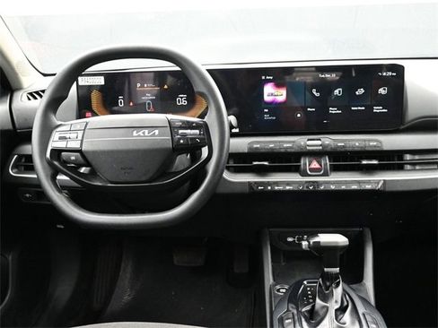 Used 2025 Kia K4 LXS image 6
