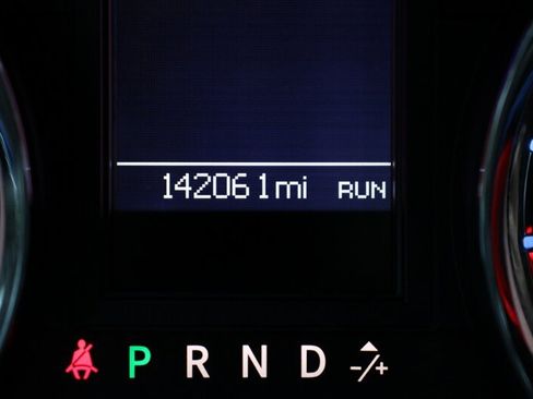 Used 2014 Chrysler Town & Country Touring image 7