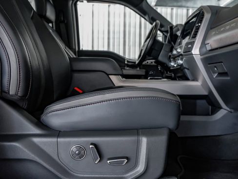 Used 2022 Ford F250 Platinum w/ FX4 Off-Road Package image 31