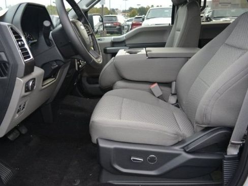 Used 2015 Ford F150 XLT w/ Equipment Group 302A Luxury AWD/4WD image 4