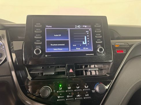 Used 2021 Toyota Camry LE image 27