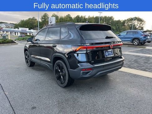 Certified 2025 Volkswagen Taos SE image 10