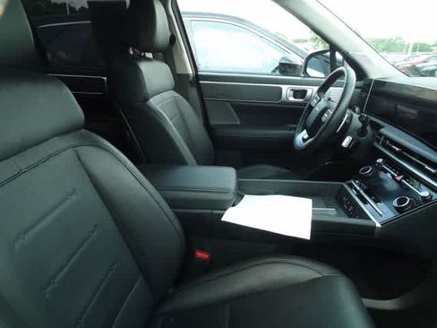 Used 2025 Hyundai Santa Fe Limited FWD image 10