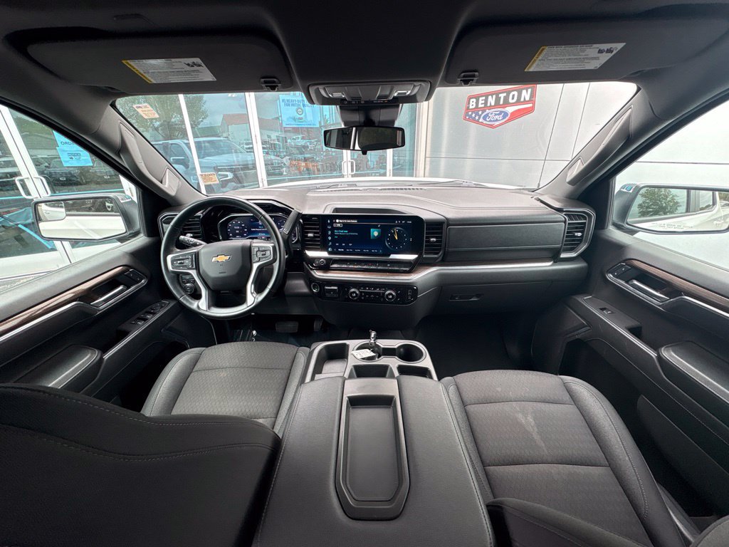 Used 2025 Chevrolet Silverado 1500 LT AWD/4WD image 12