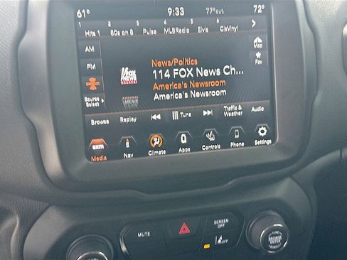 Used 2023 Jeep Renegade Latitude w/ Premium Group AWD/4WD image 15