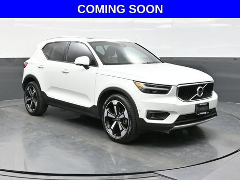 Used 2019 Volvo XC40 T5 Momentum AWD/4WD image 1
