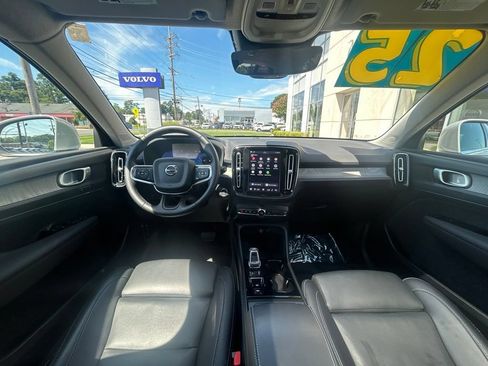 Used 2025 Volvo XC40 B5 Plus AWD/4WD image 18