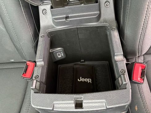 Used 2020 Jeep Wrangler Unlimited Willys image 35