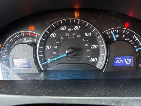 Used 2013 Toyota Camry LE image 9