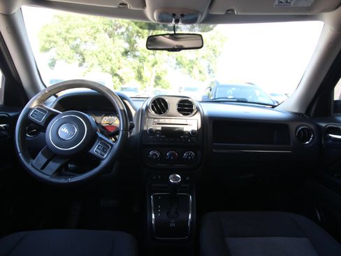 Used 2014 Jeep Patriot Latitude w/ Sun/Sound Group FWD image 13