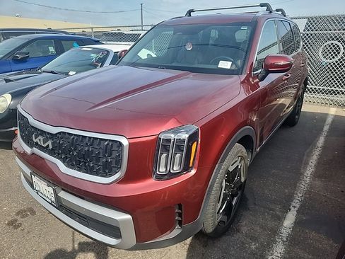 Certified 2023 Kia Telluride EX w/ EX Captain's Chair Package image 3