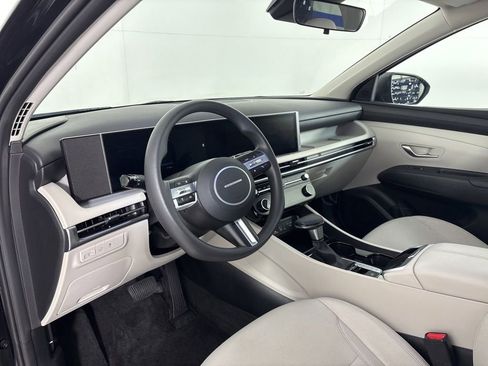 Certified 2025 Hyundai Tucson SEL FWD image 10