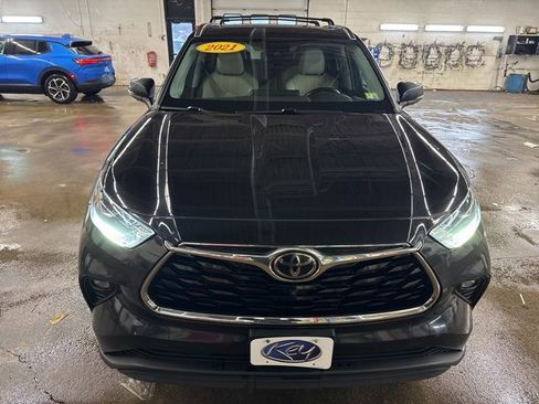 Used 2021 Toyota Highlander Limited image 2