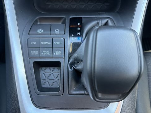 Used 2019 Toyota RAV4 XLE image 9