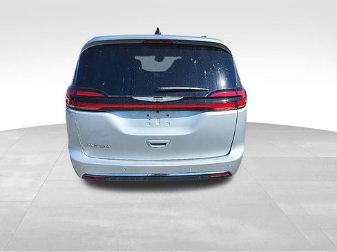 New 2026 Chrysler Pacifica Select image 11