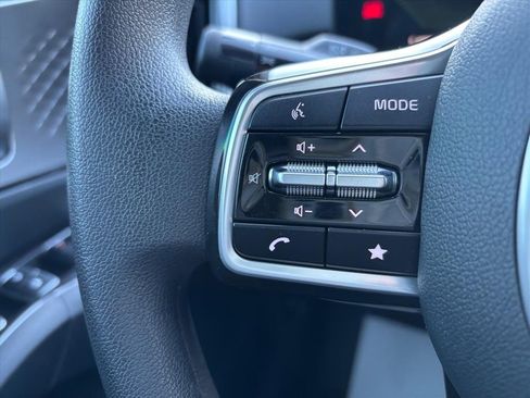 Used 2025 Kia Sorento LX image 15