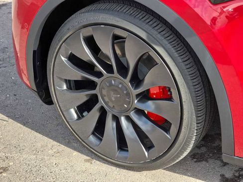 Used 2022 Tesla Model Y Performance image 12