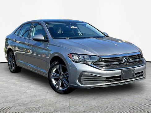 Used 2024 Volkswagen Jetta SE FWD image 3