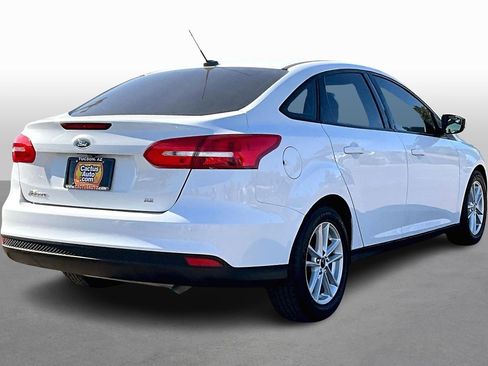 Used 2018 Ford Focus SE image 2