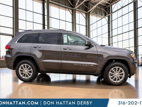 Used 2021 Jeep Grand Cherokee Laredo AWD/4WD image 32