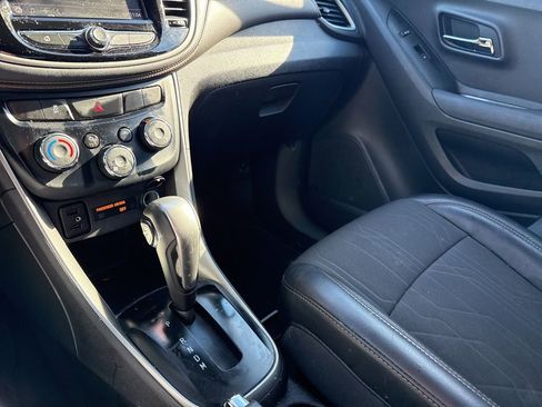 Used 2020 Chevrolet Trax LT w/ LT Convenience Package image 37