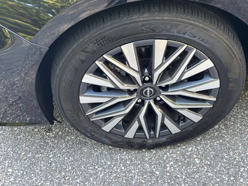 Used 2025 Nissan Altima 2.5 SV FWD image 24