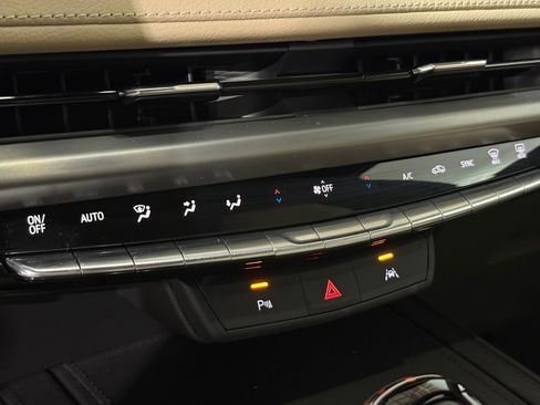 Certified 2025 Cadillac XT4 Premium Luxury image 27