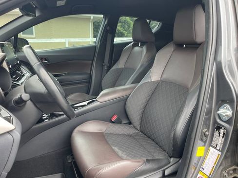 Used 2019 Toyota C-HR Limited FWD image 9