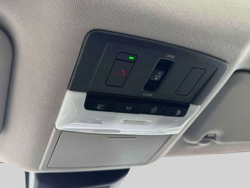 Used 2025 Nissan Sentra SR w/ SR Premium Package image 31