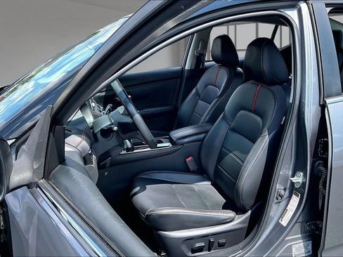 Used 2022 Nissan Sentra SR w/ SR Premium Package FWD image 25
