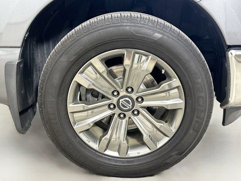 Used 2019 Nissan Titan SV w/ SV Convenience Package AWD/4WD image 11