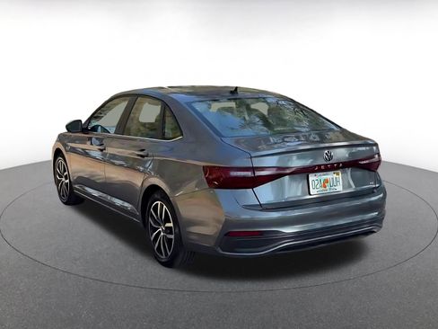 Used 2025 Volkswagen Jetta SE image 11