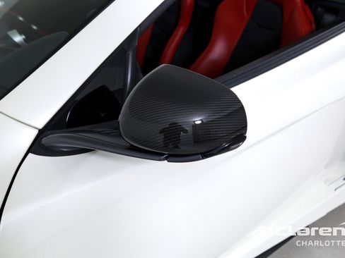 Used 2016 McLaren 650S Spider image 32