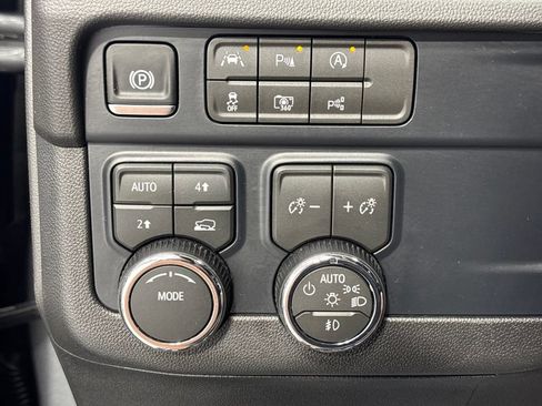 Used 2026 Chevrolet Suburban LT w/ Comfort Package AWD/4WD image 43