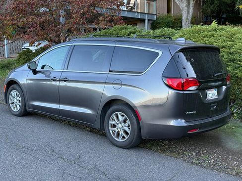 Used 2020 Chrysler Voyager Lxi image 3
