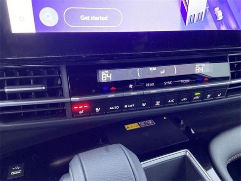 Used 2025 Toyota Sienna Limited image 28