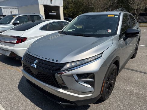 Used 2022 Mitsubishi Eclipse Cross LE image 1